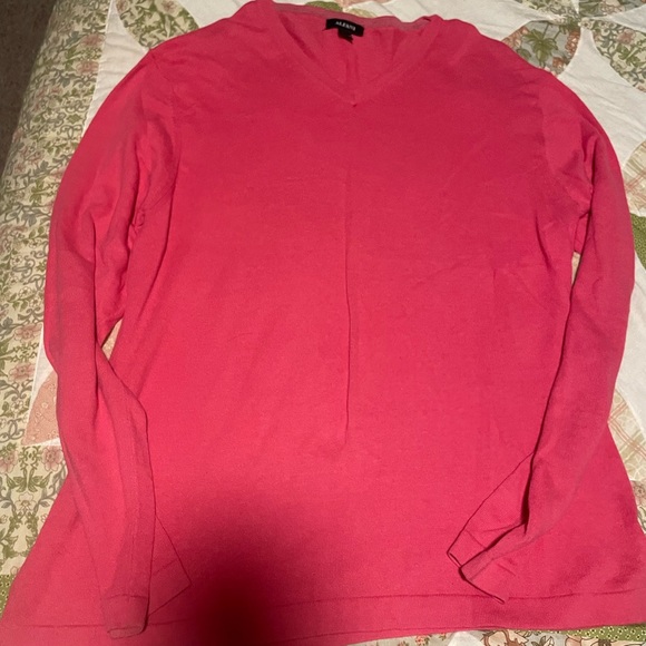 Alafani Men’s Large Pink Vneck Sweater Like New/ Valentine’s Day/ Baby Showers - Picture 5 of 5
